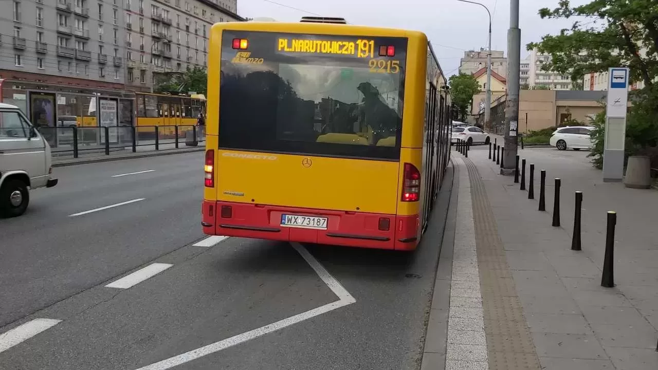 Uniemożliwienie autobusowi włączenia się do ruchu